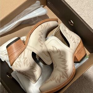 Women's Cream Western Ariat Ankle Boots